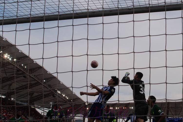 新华社：出家门，见球门——武汉足球文化在社区生枝发芽